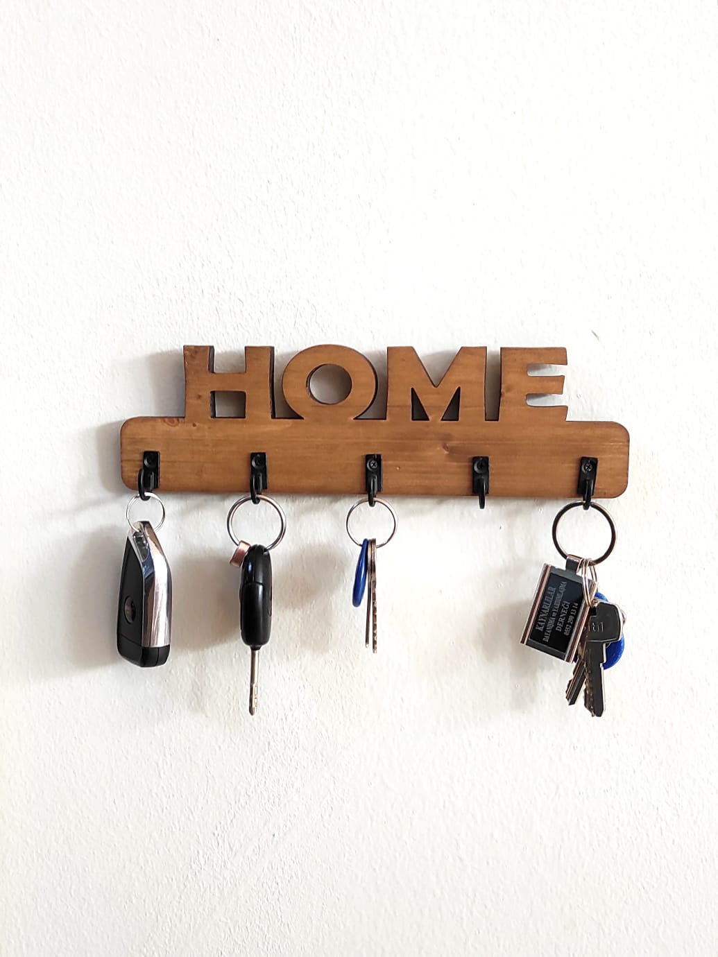 Rustik Ahşap "HOME" Duvar Tipi Anahtarlık | 5 Kancalı Giriş Organizatörü