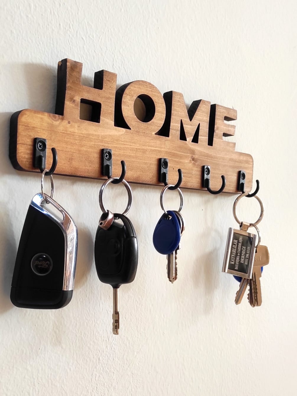 Rustik Ahşap "HOME" Duvar Tipi Anahtarlık | 5 Kancalı Giriş Organizatörü